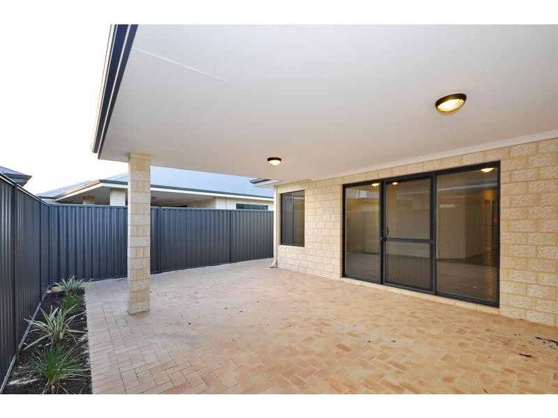 2 Atoll End, Aveley WA 6069