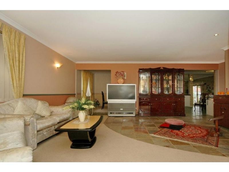 8 Abisko Court, Ballajura WA 6066