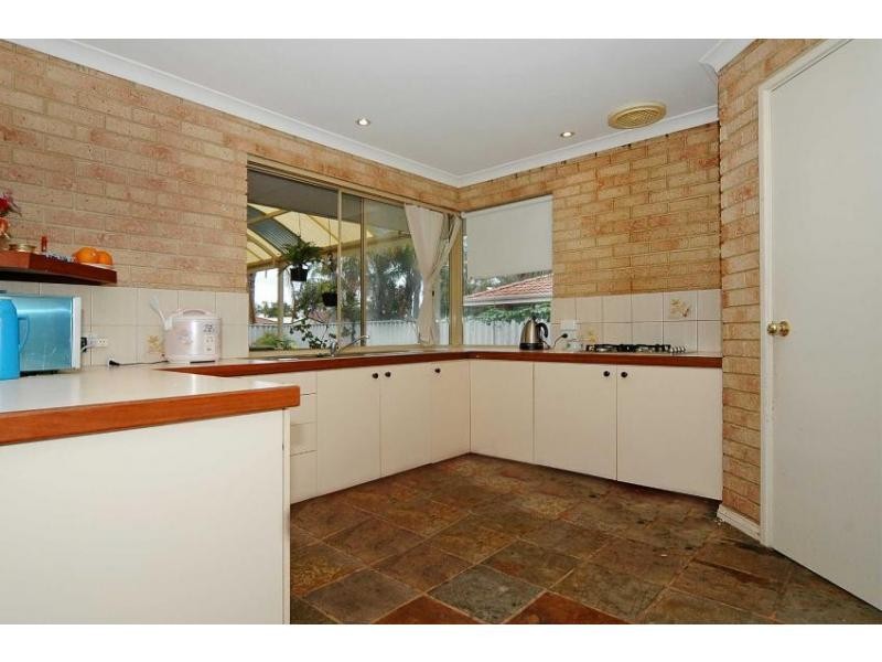 8 Abisko Court, Ballajura WA 6066