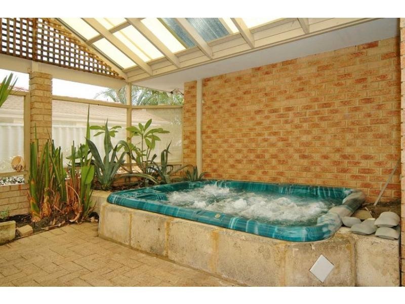 8 Abisko Court, Ballajura WA 6066