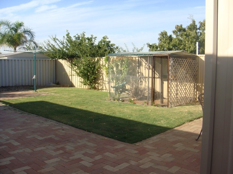2 Bampton Lane, Ballajura WA 6066