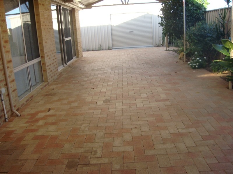 2 Bampton Lane, Ballajura WA 6066