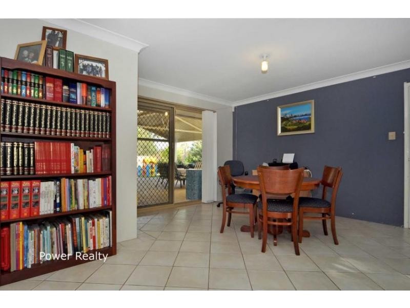 2 Holley Place, Marangaroo WA 6064