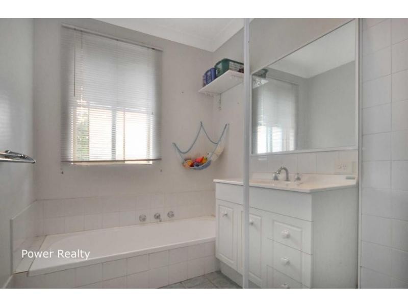 2 Holley Place, Marangaroo WA 6064