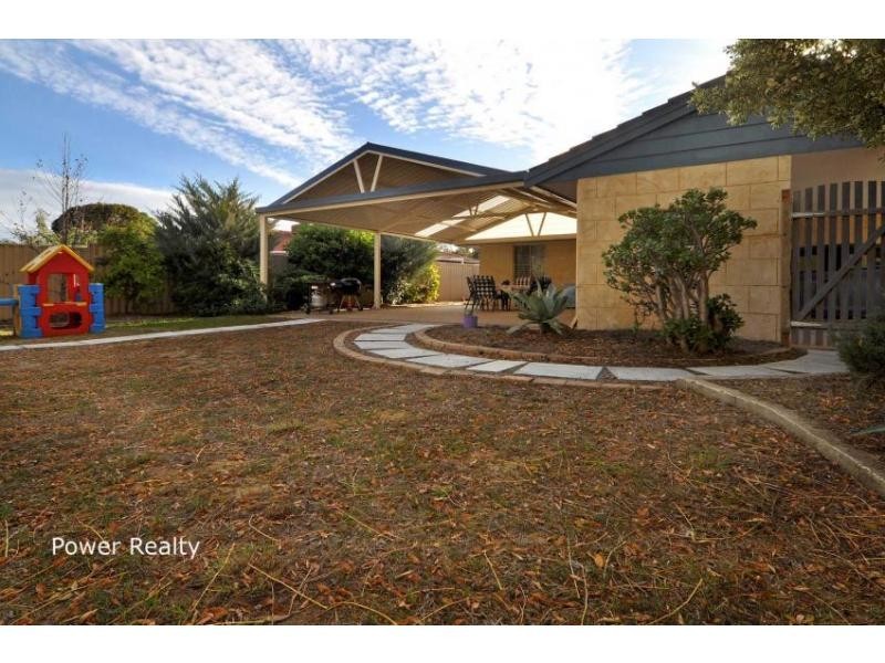 2 Holley Place, Marangaroo WA 6064