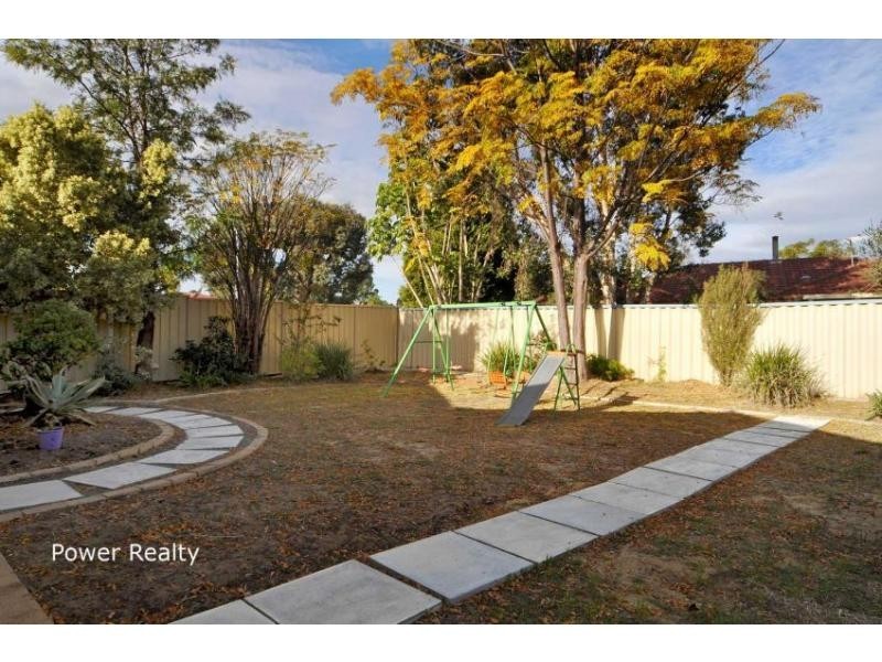 2 Holley Place, Marangaroo WA 6064