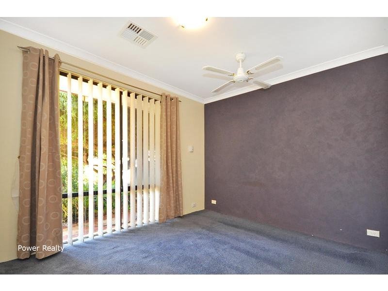 25 Flanders Place, Alexander Heights WA 6064