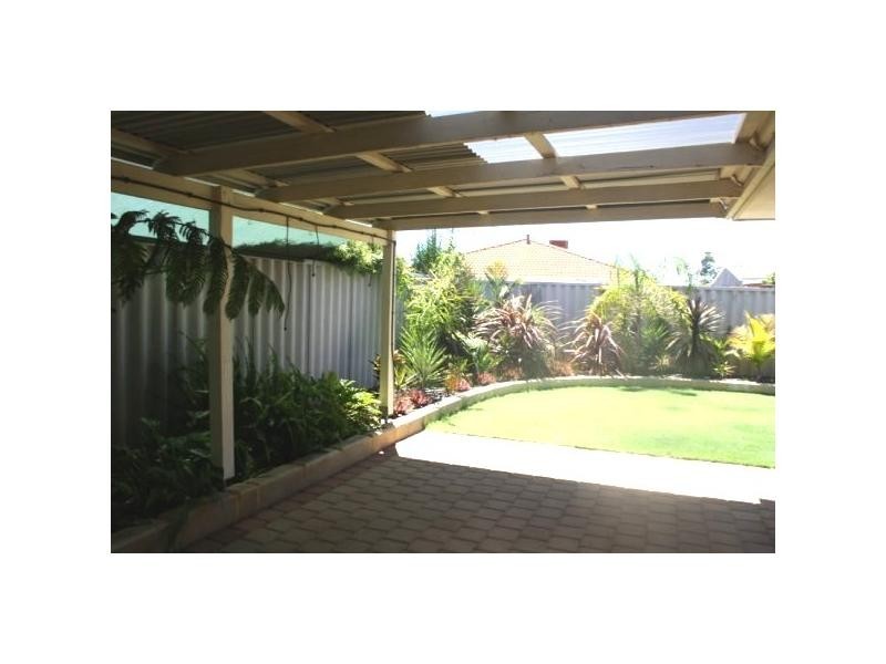 4 Raintree Rise, Marangaroo WA 6064