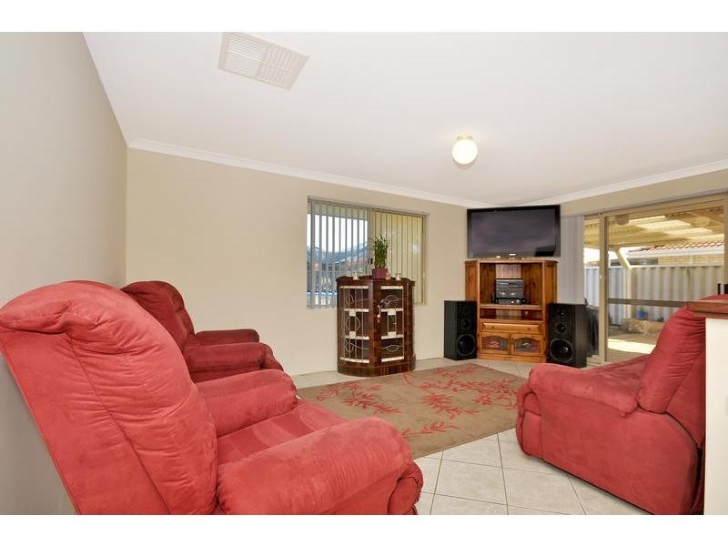 18 Parkin Way, Marangaroo WA 6064