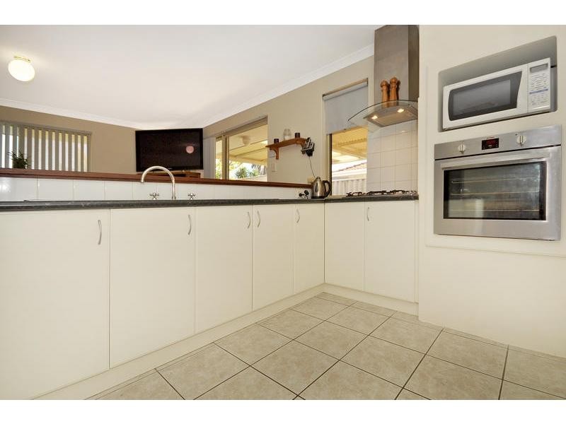 18 Parkin Way, Marangaroo WA 6064