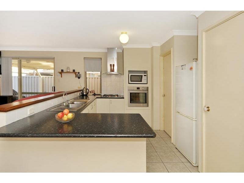 18 Parkin Way, Marangaroo WA 6064