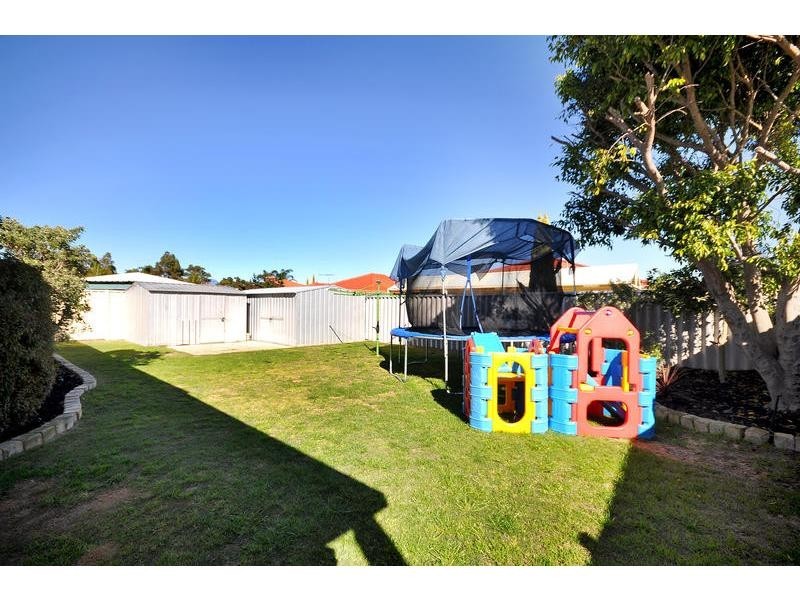 18 Parkin Way, Marangaroo WA 6064