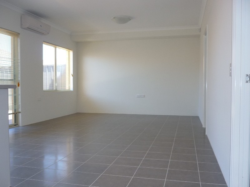 4/10 Dulegal Way, Aveley WA 6069