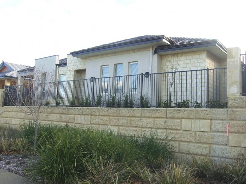 11 Koroit Way, Aveley WA 6069