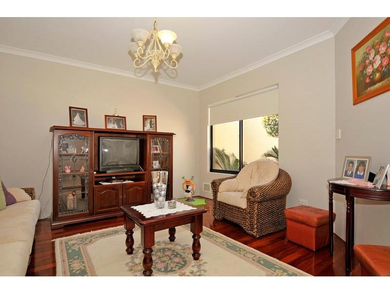 11 Landsdale Road, Darch WA 6065