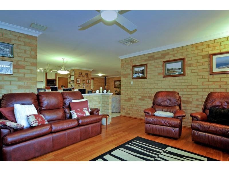 50 Hillcrest Road, Alexander Heights WA 6064
