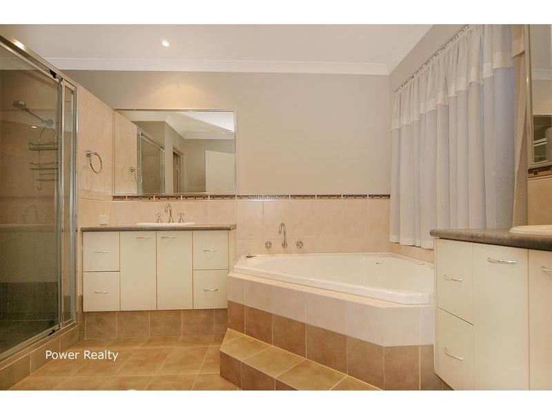 4 Fennell Rise, Darch WA 6065