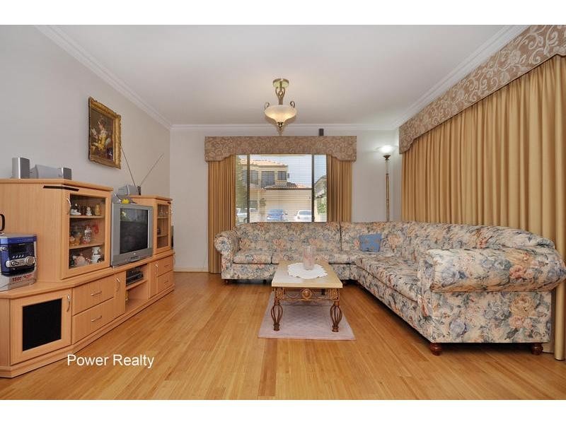 6 Roelands Place, Dianella WA 6059