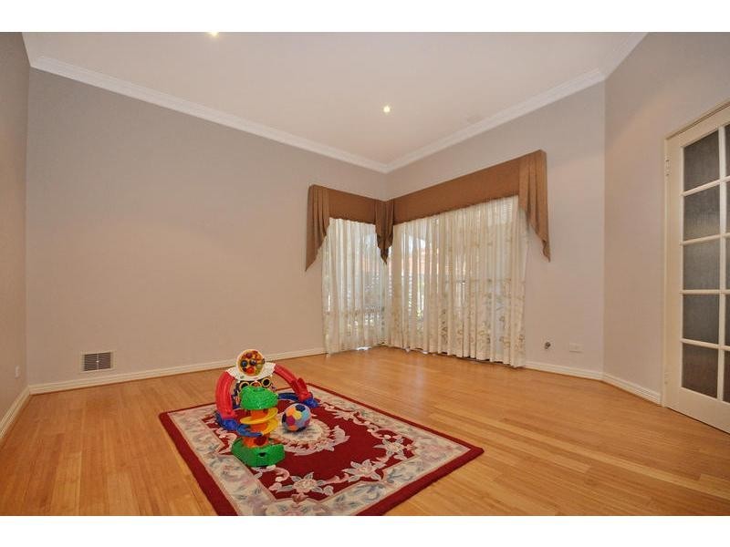 6 Roelands Place, Dianella WA 6059