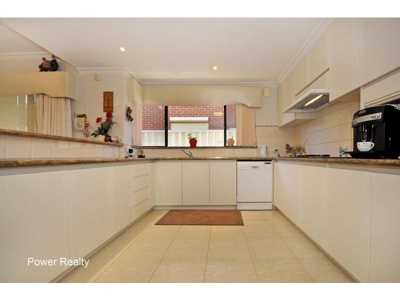 6 Roelands Place, Dianella WA 6059