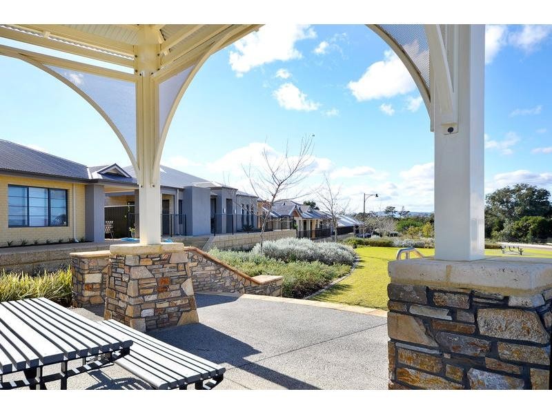 18 Vellum Loop, Aveley WA 6069