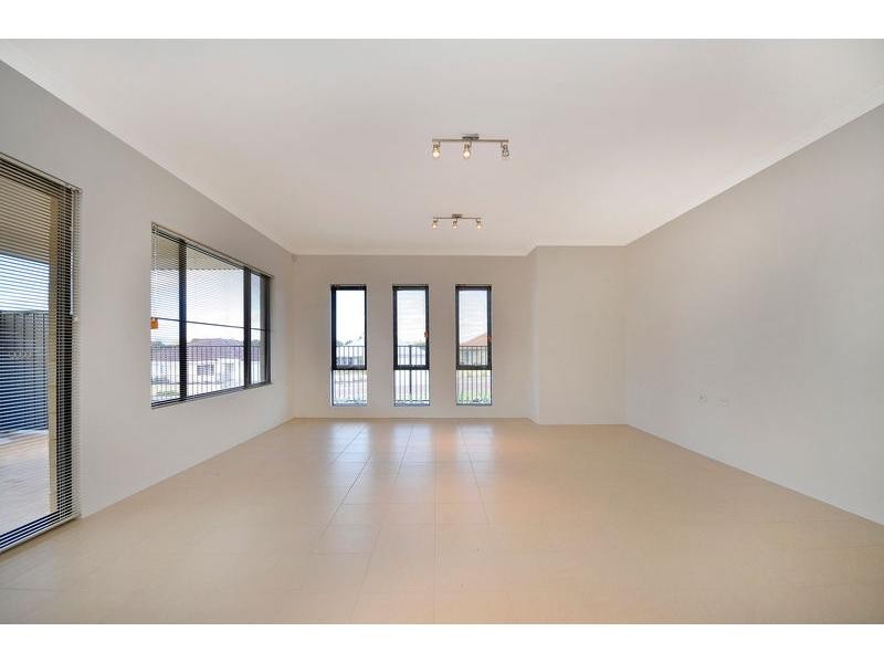 18 Vellum Loop, Aveley WA 6069