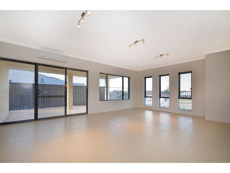 18 Vellum Loop, Aveley WA 6069