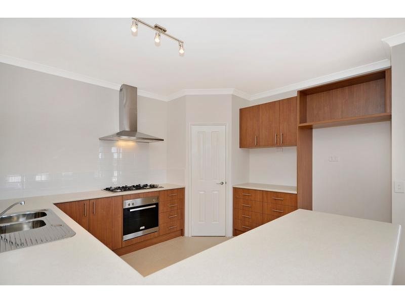 18 Vellum Loop, Aveley WA 6069