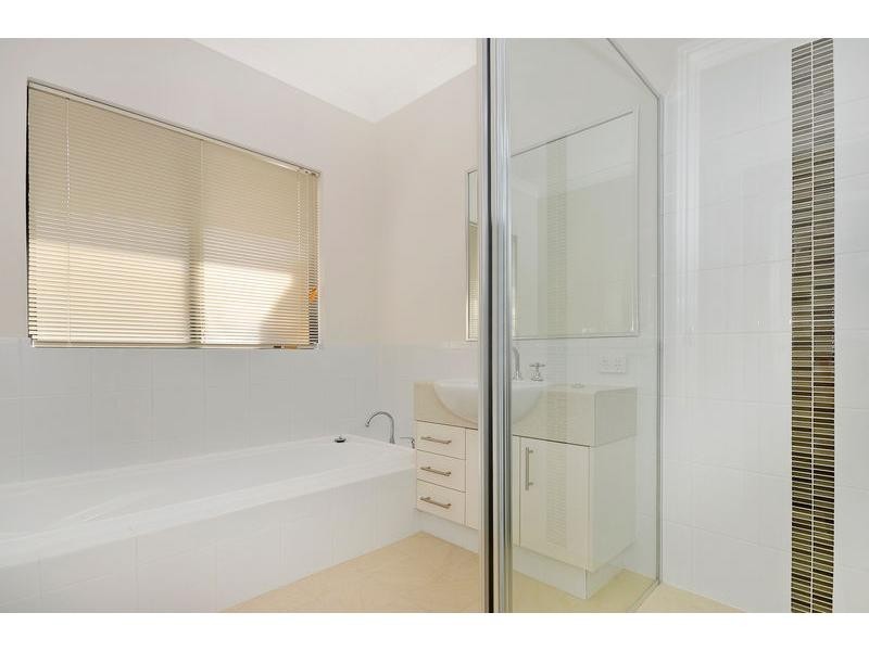 18 Vellum Loop, Aveley WA 6069