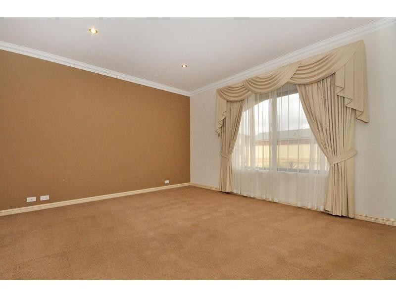 42 Tissington Drive, Darch WA 6065