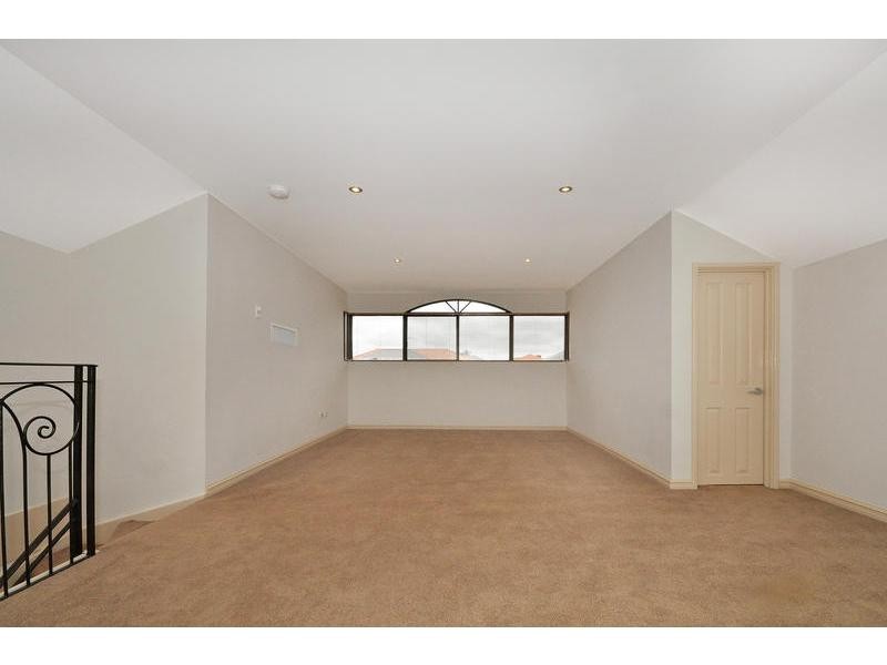 42 Tissington Drive, Darch WA 6065