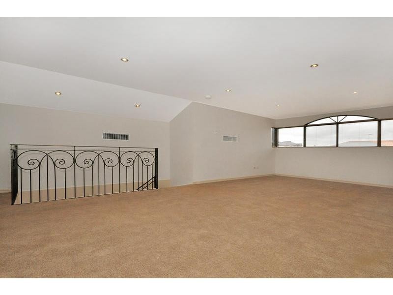 42 Tissington Drive, Darch WA 6065