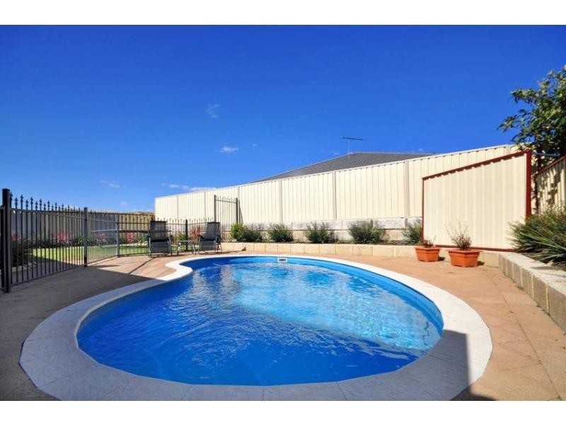 28 Esmerelda Pass, Darch WA 6065