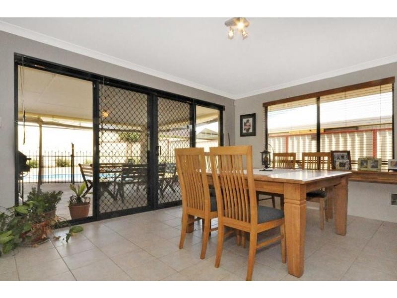 28 Esmerelda Pass, Darch WA 6065