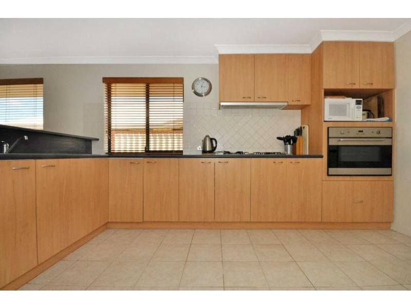 28 Esmerelda Pass, Darch WA 6065