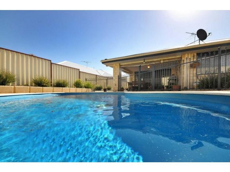 28 Esmerelda Pass, Darch WA 6065