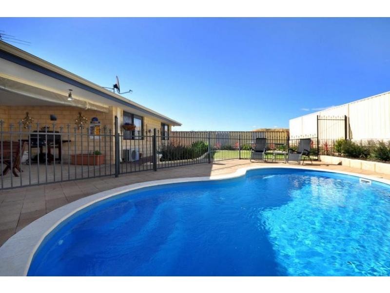 28 Esmerelda Pass, Darch WA 6065