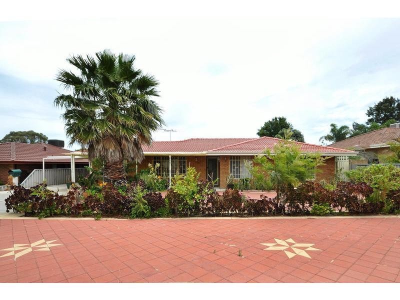 6 Allott Place, Marangaroo WA 6064