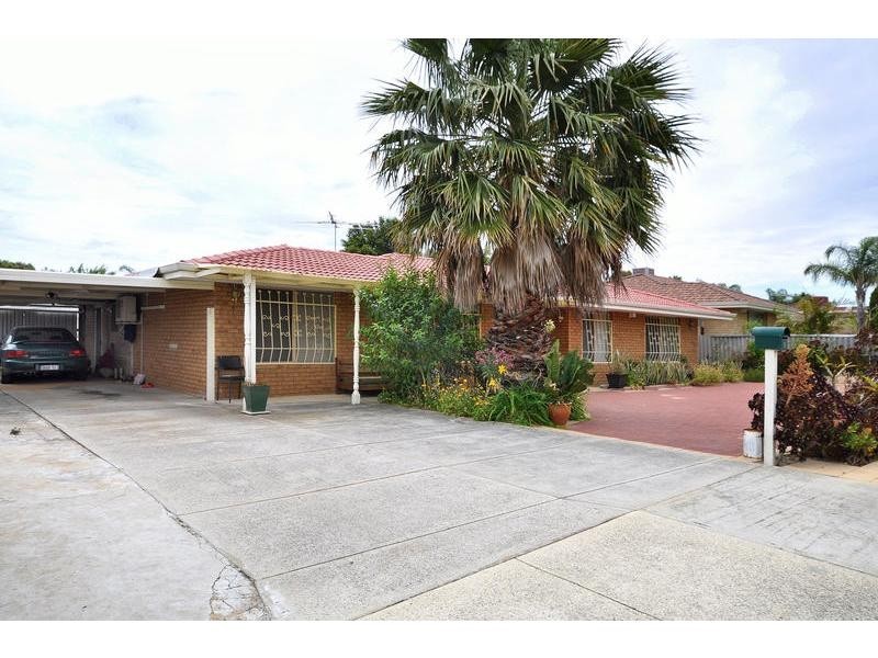 6 Allott Place, Marangaroo WA 6064