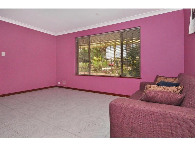 6 Allott Place, Marangaroo WA 6064