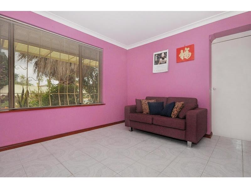 6 Allott Place, Marangaroo WA 6064