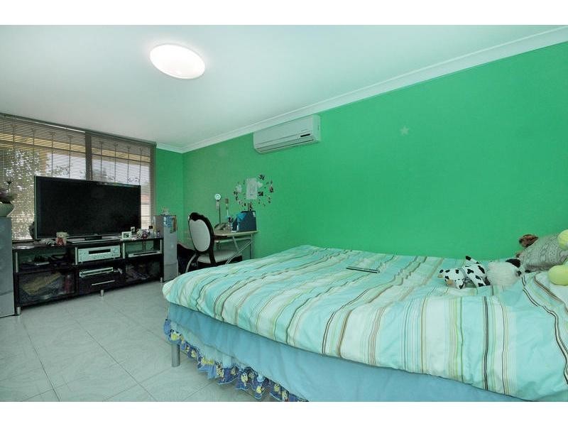 6 Allott Place, Marangaroo WA 6064