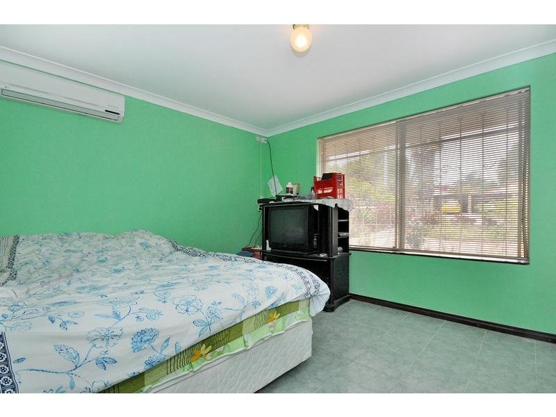 6 Allott Place, Marangaroo WA 6064