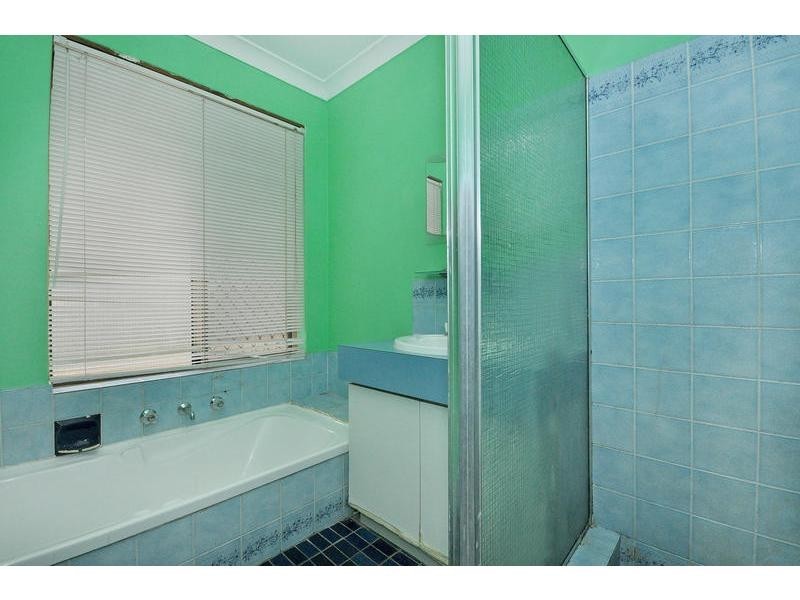 6 Allott Place, Marangaroo WA 6064