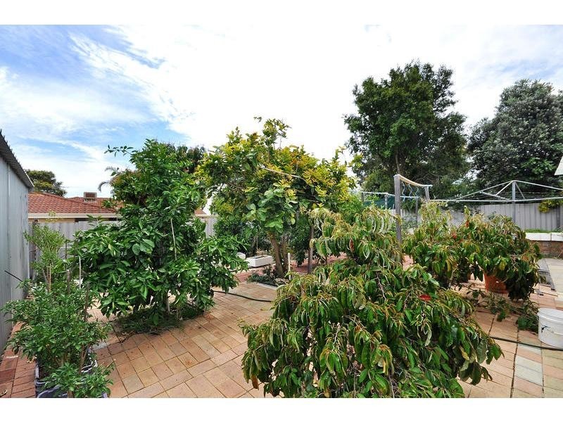 6 Allott Place, Marangaroo WA 6064