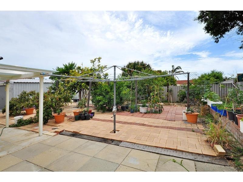 6 Allott Place, Marangaroo WA 6064