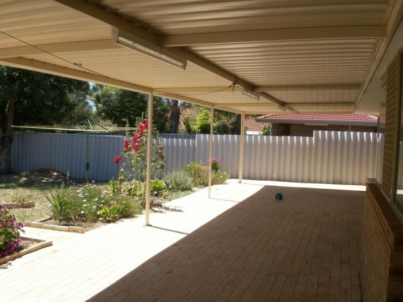 17 Highclere Boulevard, Marangaroo WA 6064