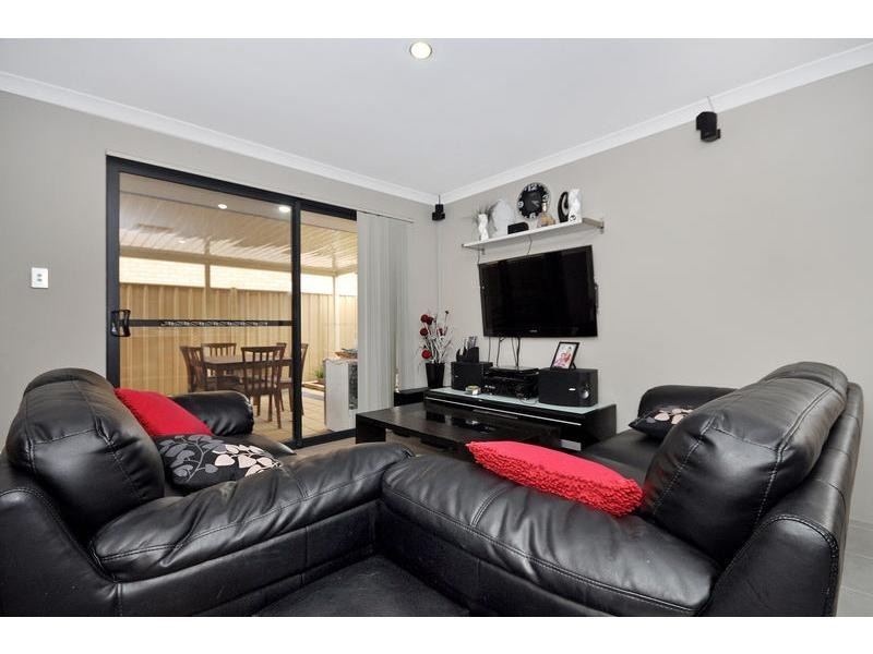 32C Newhaven Way, Nollamara WA 6061