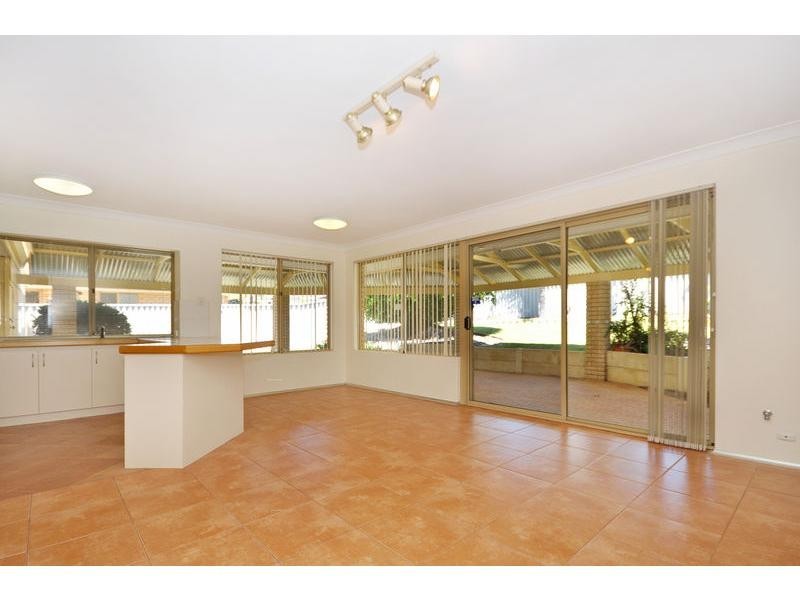 29 Jefferson Drive, Marangaroo WA 6064