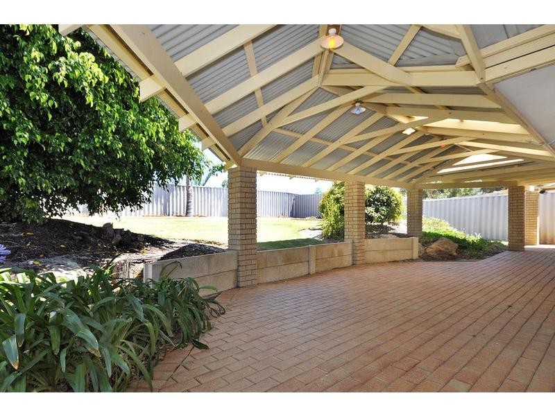 29 Jefferson Drive, Marangaroo WA 6064